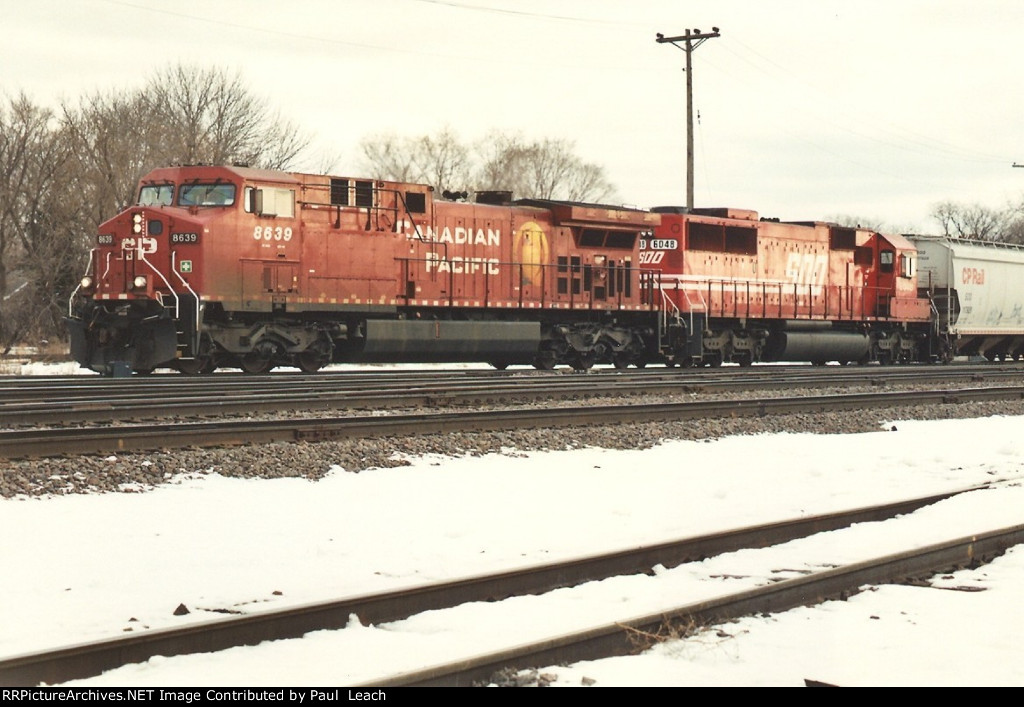 Westbound manifest approaches the connection
